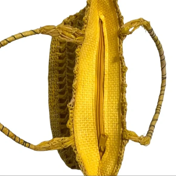 Small Yellow Raffia Bag, Zip Closure, 2 Inside Pockets & 1 with a Zip Closure - Picture 5 of 11